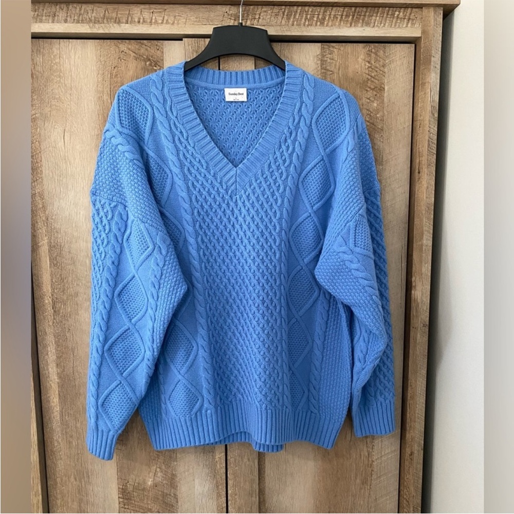 Aritzia Sunday Best Peggy V-Neck Sweater